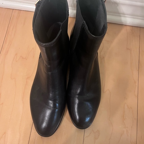 Tory Burch Wyatt Ankle Bootie Black Leather Size 7.5 (Appear NEW) - Picture 4 of 8